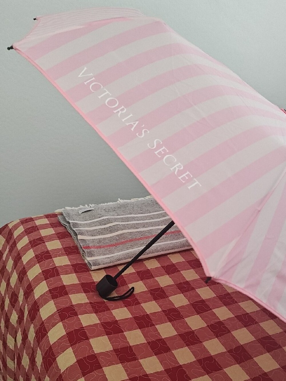 Victoria's Secret Pink Compact Umbrella with Sleeve - Picture 3 of 7